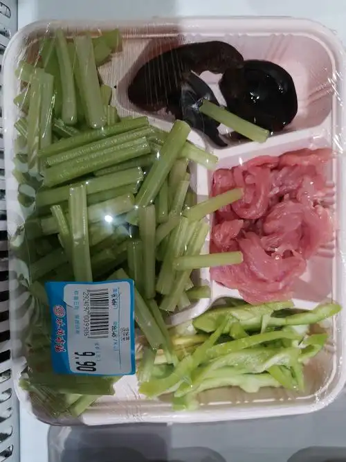 水泊商场迎宾店新上半成品,凉拌菜,盖浇饭