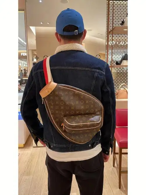 lv  #louisvuitton  #lv男包