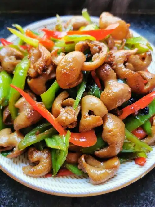 青椒炒肥肠(泡椒肥肠的做法)