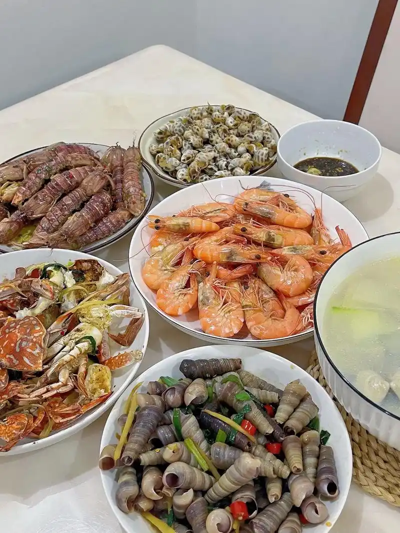 终于吃上了97180 90在家做海鲜大餐.老黄念叨了近一个月 - 抖音