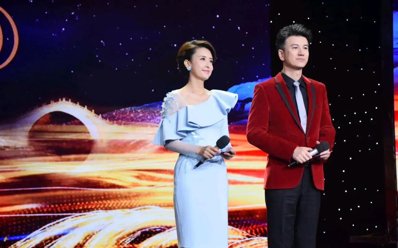 央视主持人宅家:李思思健身张蕾画画,尼格买提玩烘焙马跃成厨子