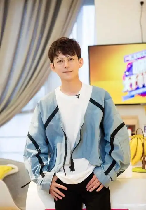 回顾:瘦成"纸片人"的男星,文物脸,骷髅脸,筷子腿越看