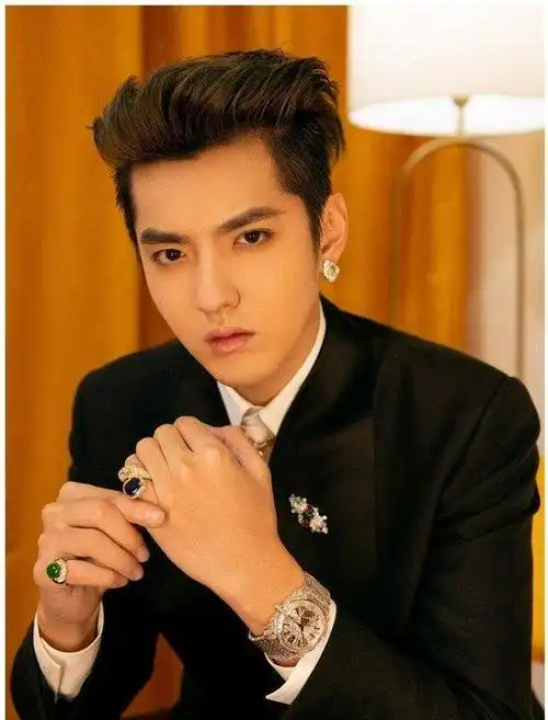 吴亦凡因多项罪名被审判,中新网点评:别在流量中丧失做人底线!