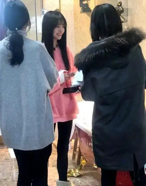 郑爽的体重一直都是大家关注的重点,因为郑爽瘦和微胖简直就两个颜值