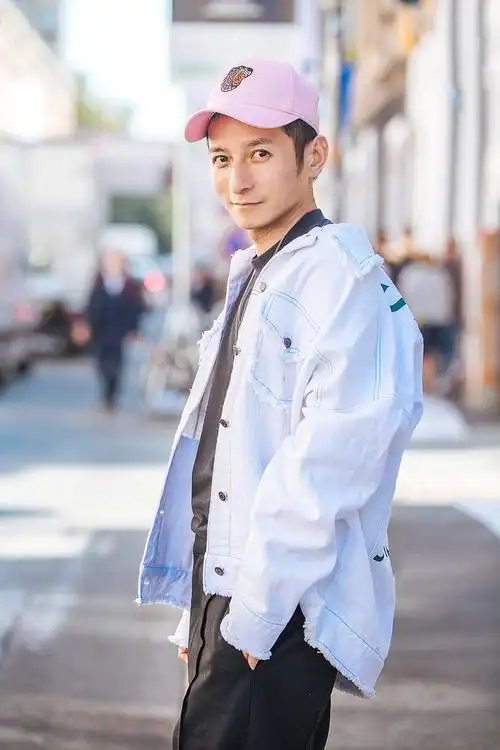 清爽穿搭,简约有范的李维嘉帅气十足,时髦指数直线飙升.