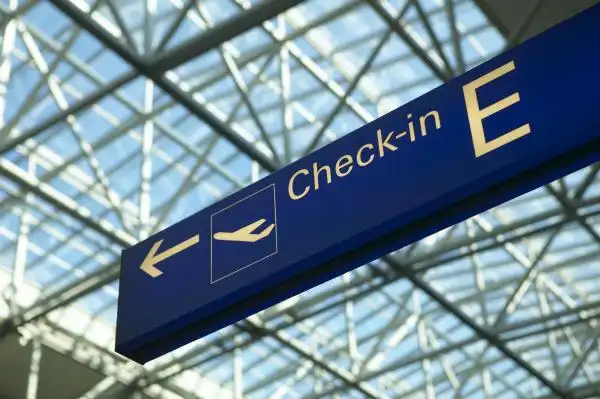 1. boarding gate登机口