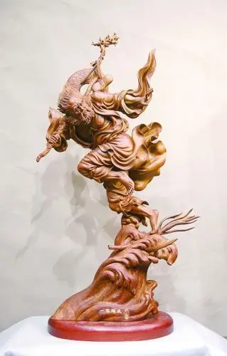 (采访对象供图)传奇思考着如何让莆田木雕走向全国乃至世界的黄文寿