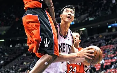 易建联晃过杰梅因-奥尼尔