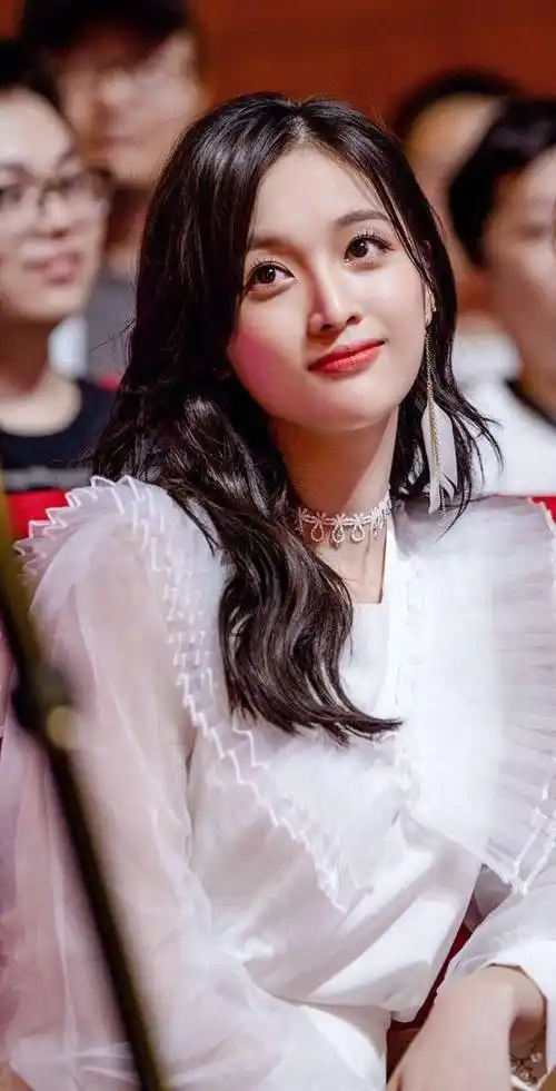 28岁吴宣仪,身材咋这么好啊!