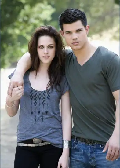 跪求暮光之城贝拉和雅各布的壁纸
