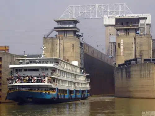 葛洲坝船闸发现裂缝漏水将启动应急抢修