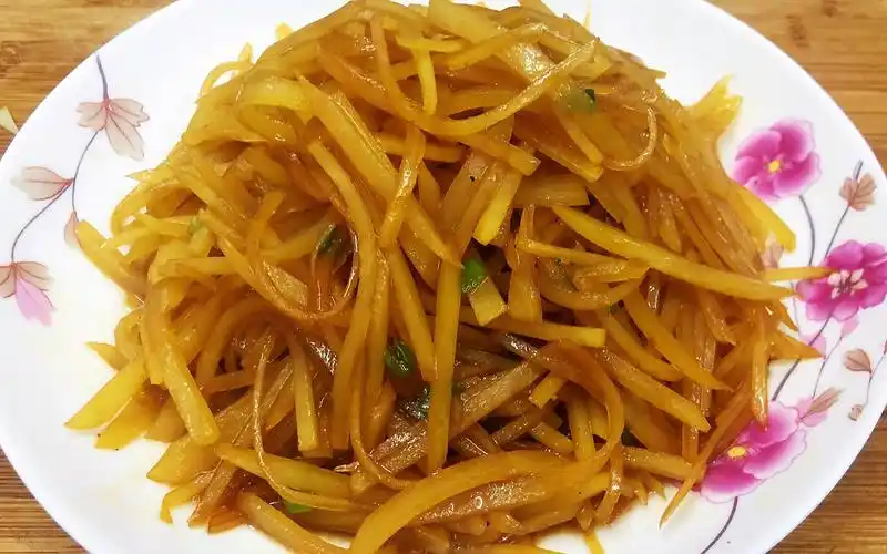 酱油土豆丝的做法,土豆丝不粘锅的技巧都分享给大家,收藏起来