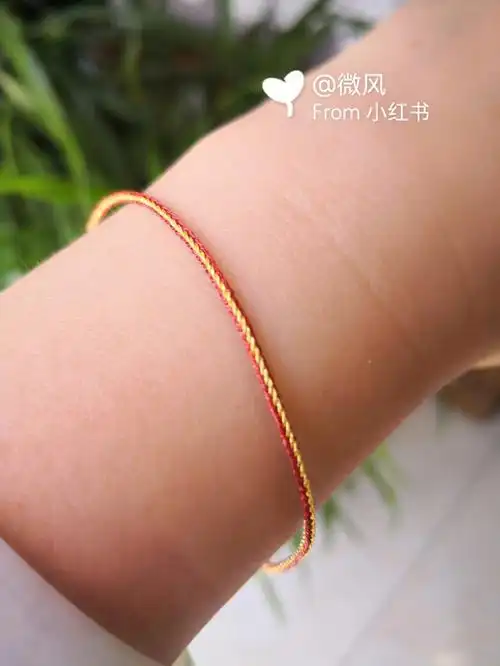 手编的一款手绳三股金线编的八股辫虐