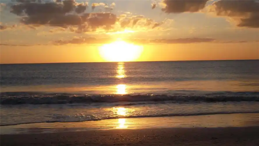 海面落日风景高清桌面壁纸