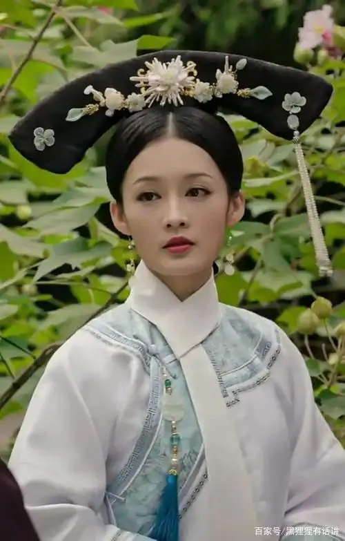 在电视剧《如懿传》中,容妃和豫妃都是二婚嫁给渣渣龙的.