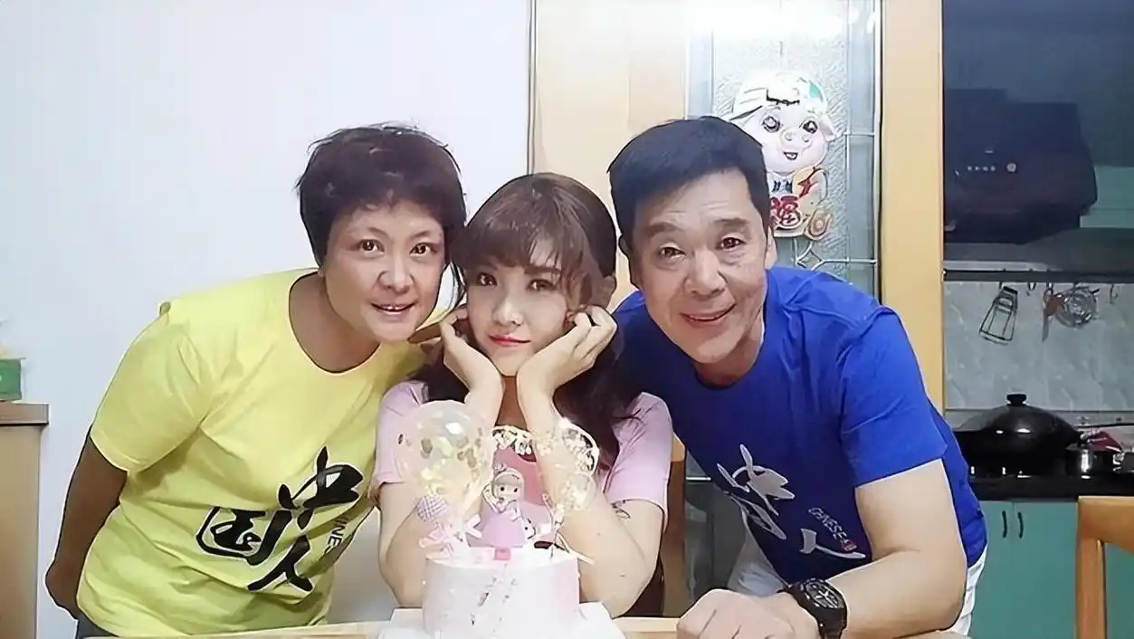 《外来媳妇本地郎》2对真夫妻,想不到"冰冰"龚洁影嫁给他