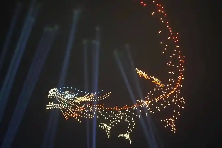 圆顶山公园▽天成小学 凤翔中学▽古八景▽创宇地产向全县人民问好▽