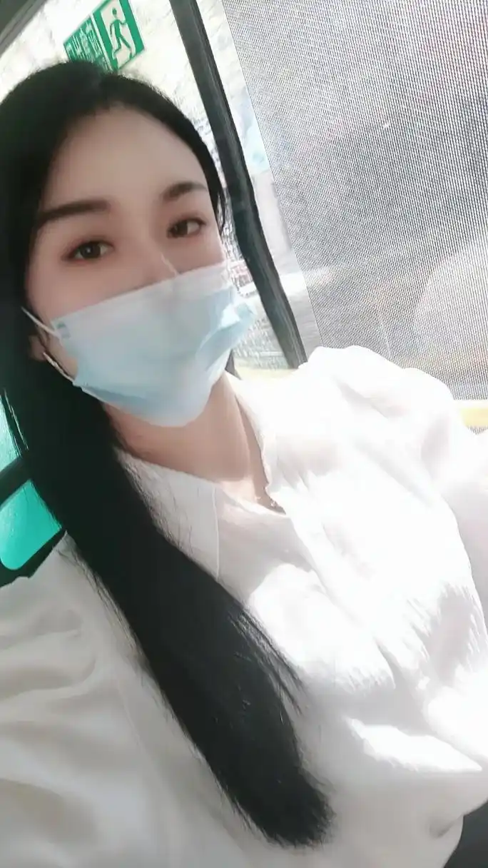 坐车喜欢靠窗,洗澡喜欢放着音乐,睡觉喜欢侧睡,心烦的时候一句 - 抖音