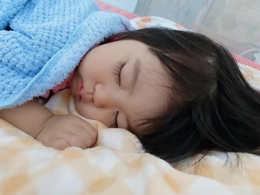 睡宝宝.好久没拍你睡觉的照片了#睡着的样子最可爱 #午休宝宝 - 抖音