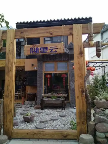 一座春天栖息的城市,一间洒满阳光的客栈,邛海自驾车房车营地.