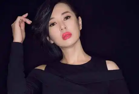 余男斩获8个影后,却被章子怡问是谁,徐峥霸气回怼,咋回事?