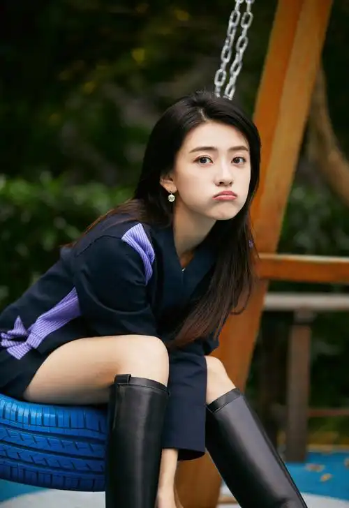 梁洁清新俏皮写真图片