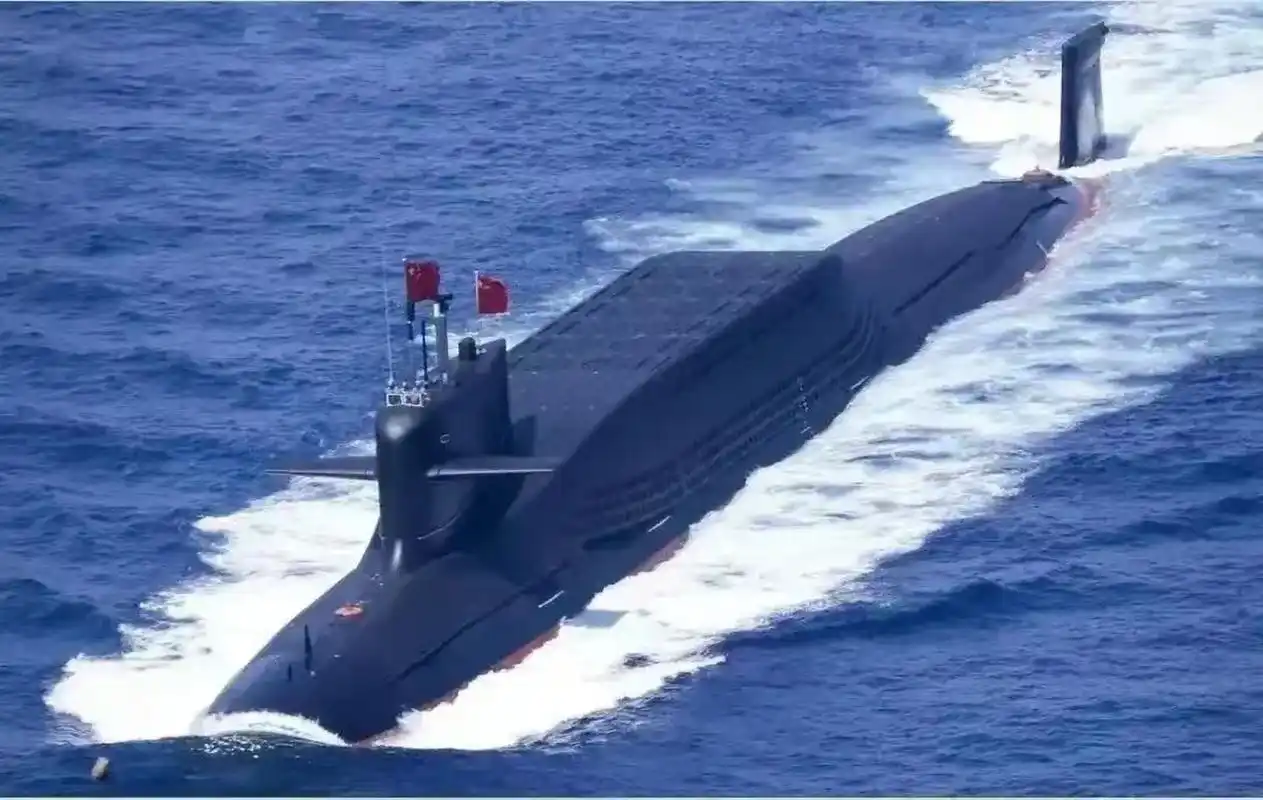 话说,093a改型攻击型核潜艇早在2018年海上大阅兵期间就公开亮相了