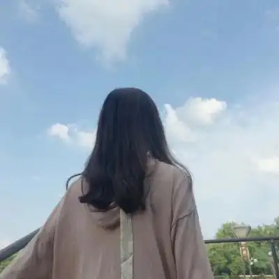 微信头像女生简单背影你触及不到的最美好