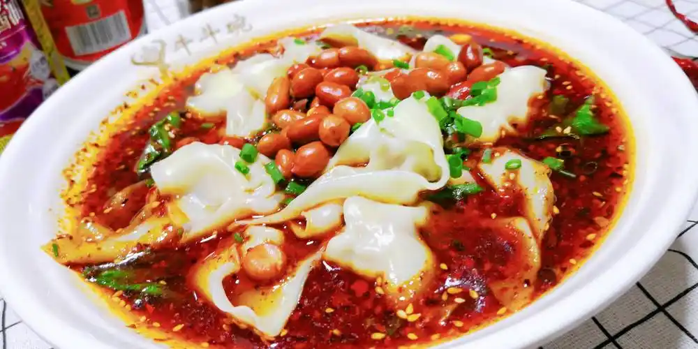 老麻口味做得比较多的就是老麻抄手,老麻米线,老麻水饺等.