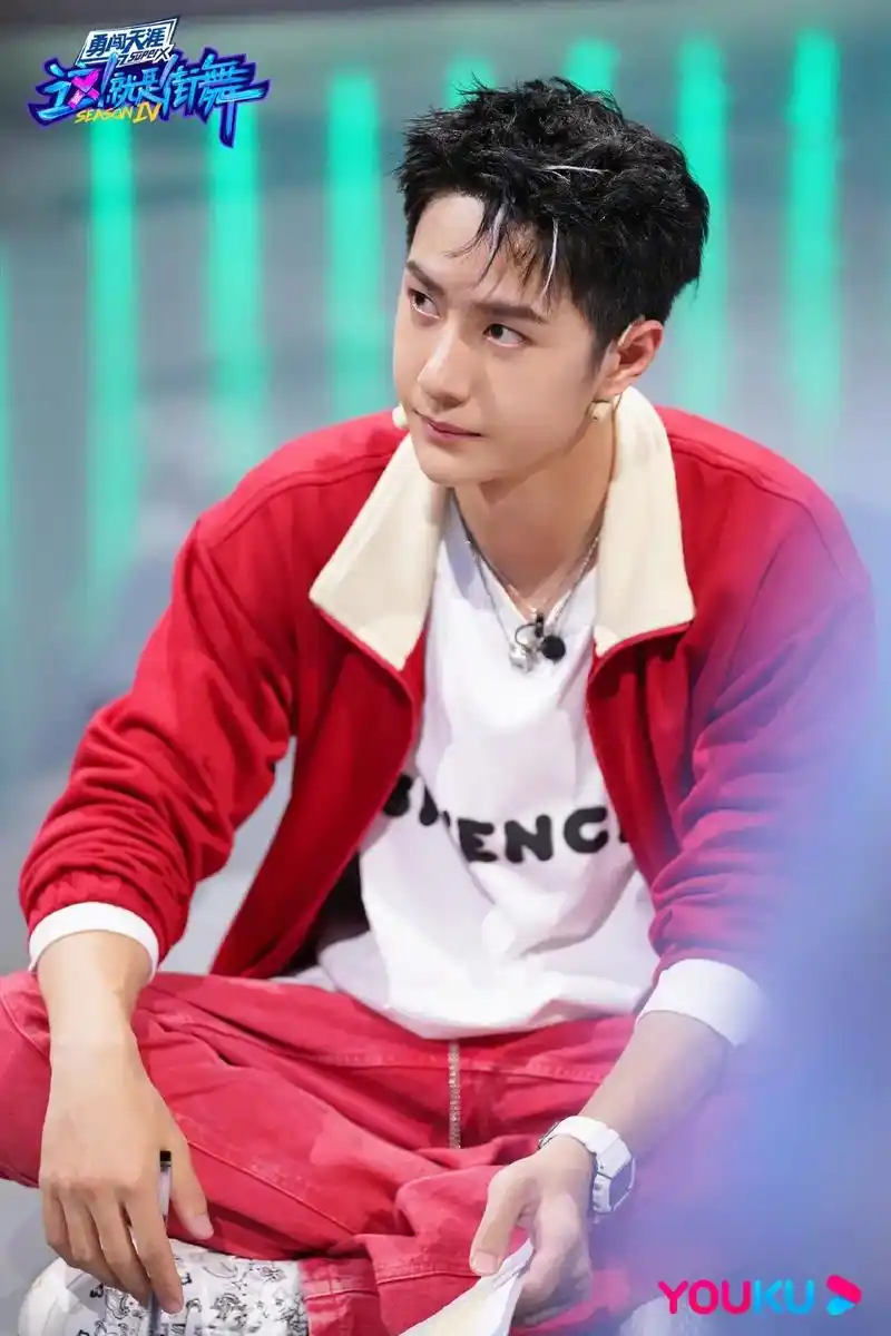 这就是街舞4 简直就是我们#酷盖王一博 的变装合集!我喜欢 - 抖音