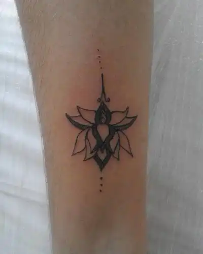 缪先生小臂莲花纹身图案