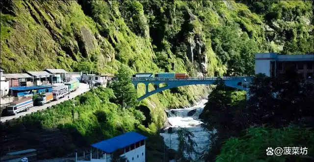 318国道(编号g318)起始于上海市黄浦区人民广场,途径江苏,浙江,安徽