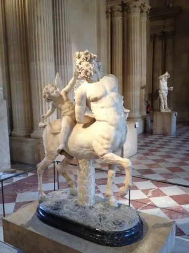 卢浮宫内景卢浮宫外景卢浮宫外景第一天(1月26日)参观卢浮宫,排队半个