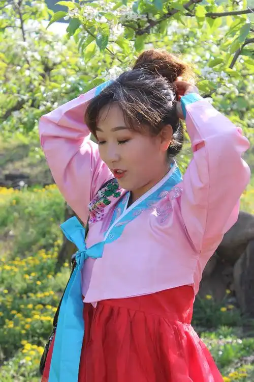 梨园朝鲜族彩衣女人们