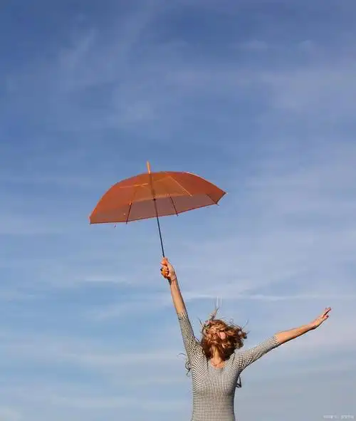 家长们注意了!湖南4岁孩子打雨伞从26楼跳下,幸运没生命危险