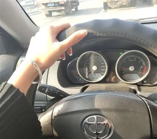 女人手握方向盘的说说女人必须学会开车的说说21句