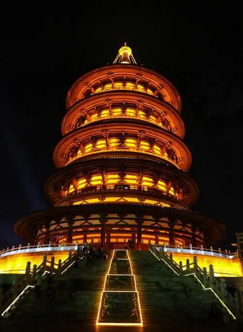 在这里,采访团巡礼洛阳,安阳,开封,郑州四大古都发展的骄人成绩,以