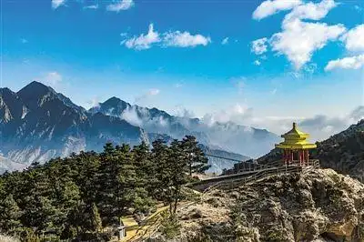 p>    苏峪口国家森林公园位于银川市西北50公里的贺兰山国家级自然