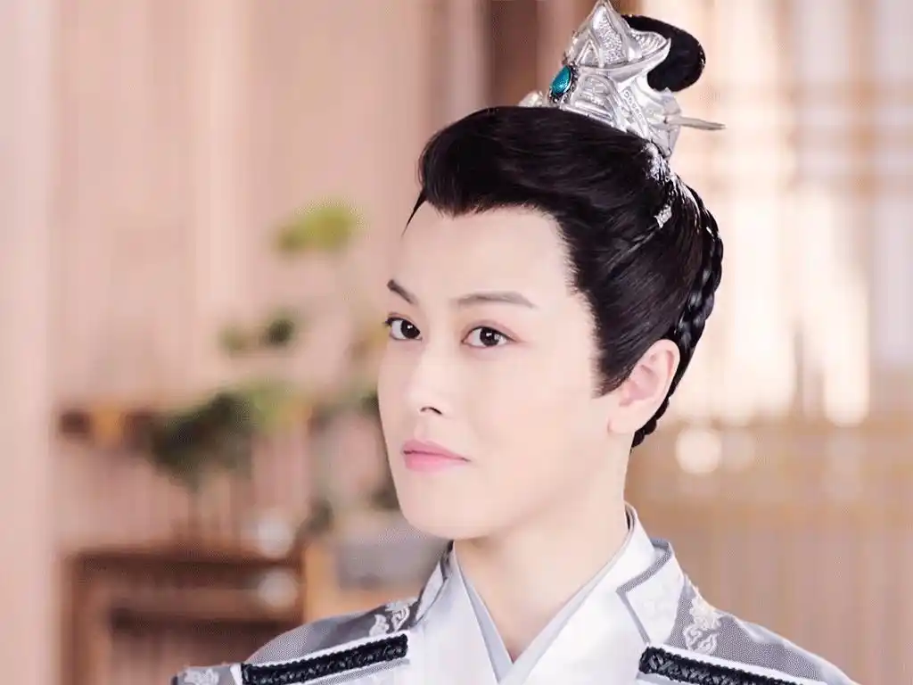 《小女花不弃》姊妹篇#电视剧小女霓裳#今日发布"浮世初梦"版剧照,剧