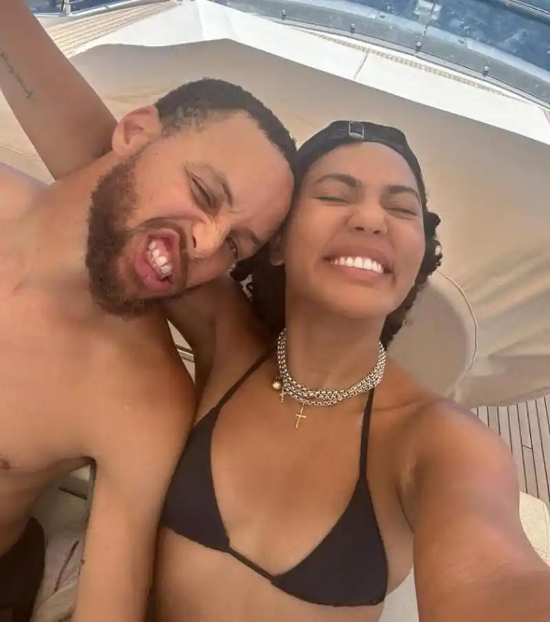 库里老婆晒照秀恩爱:太爱这个男人了!