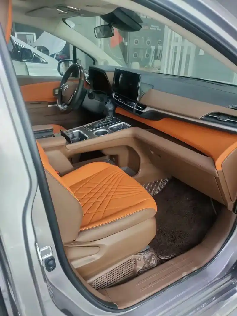 丰田塞纳.丰田塞纳升级 加装案例 全车包覆 巨鲸款座椅  尚 - 抖音