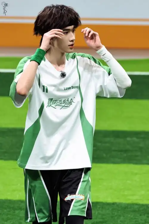 宋亚轩运动会显眼包##tf家族运动会##宋亚轩 海胆头