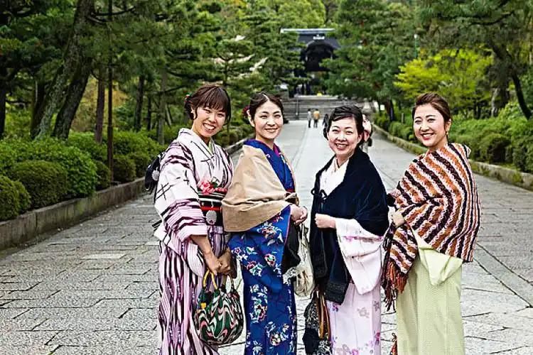 四个_传统_衣服_日本人_女人_东山_京都_关西地区_本州_日本_高清图片