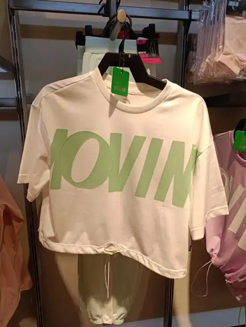 安踏糖果色系主题字母的时尚短t