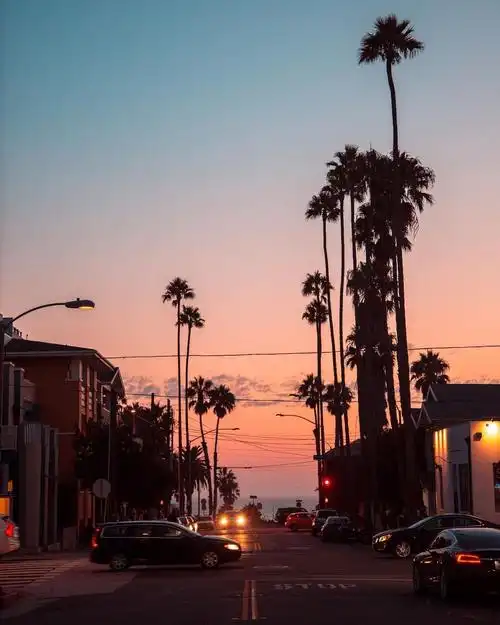 相爱的人不该争吵,因为他们只有两人,与他们作对的是整个世界