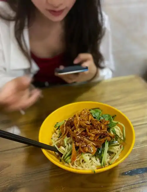 两份面一份招牌芋圆,人均17r很便宜～16615猪脑壳凉面:有点小失望