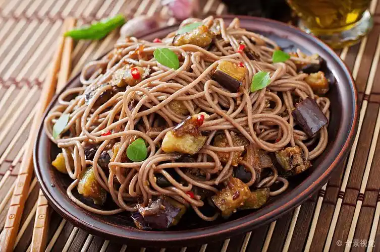 荞麦面_茄子_酸甜_酱_高清图片_全景视觉