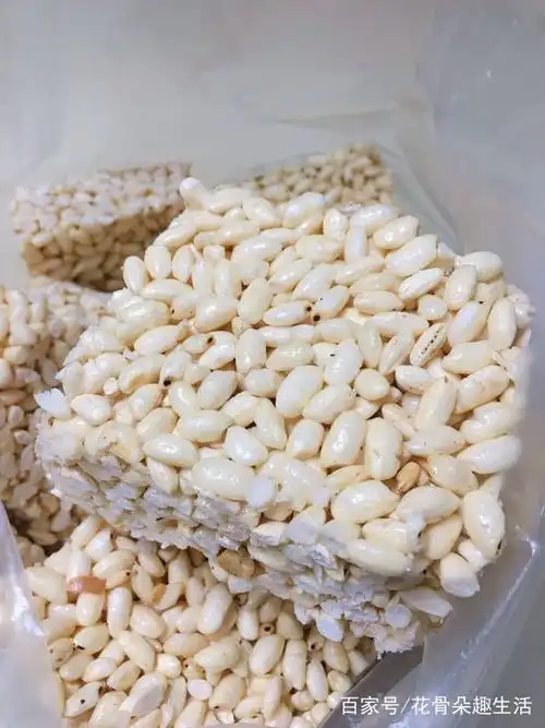 要自己从家带着油,大米,白砂糖,花生(葡萄干),人家收加工费做成大米花