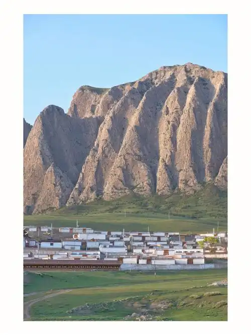 但因为做hesuan耽误了时间,拖到中午才去,在白石崖看了日落才回的夏河