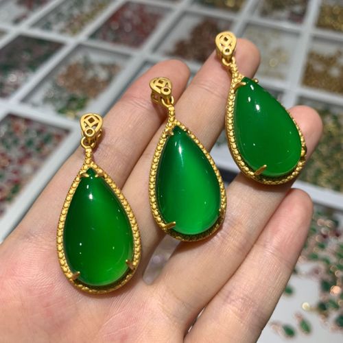 新款女玉吊坠翡翠色古法金镶嵌高冰种水滴吊坠送链子